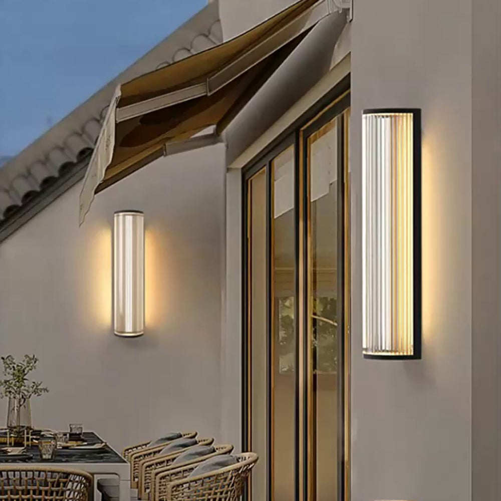 Ray Modern Semi-Cylindrical Outdoor Metal/Acrylic Wall Lamp, Clear/Black - Neutralighting