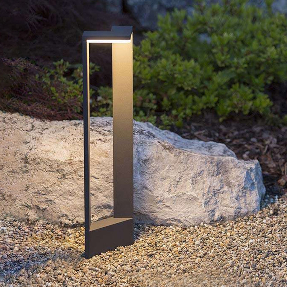 Ray Minimalist Metal Right-angle Shaped Outdoor Path Light, Black - Neutralighting