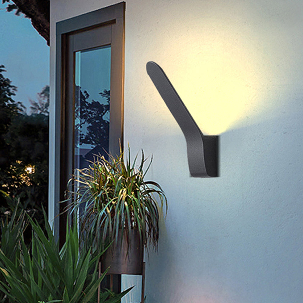 Ray Minimalist Tilt Linear Metal Outdoor Wall Lamp, Black - Neutralighting