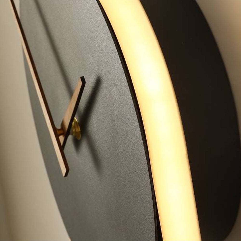 Arisha Nordic Clock Wall Lamp, Gold & Black - Neutralighting