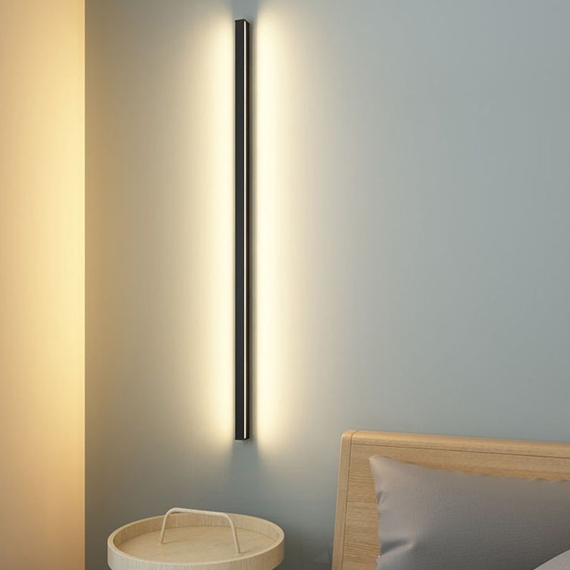 Arisha Minimalist Black Bar Mirror Front Vanity Wall Lamp, Metal/Acrylic - Neutralighting