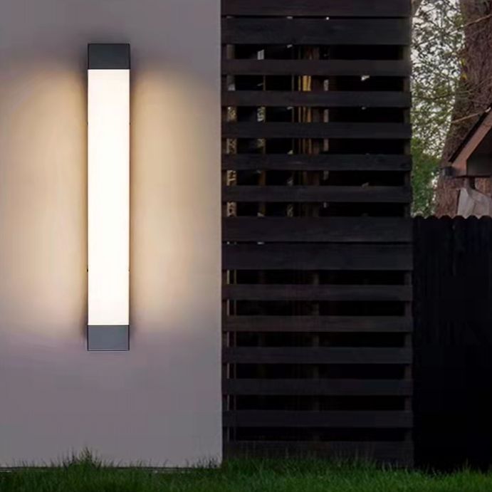 Ray Minimalist Linear Metal Outdoor Wall Lamp, Black - Neutralighting