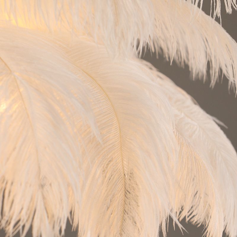 O'Moore Ostrich Contemporary Elegant Feather Chandelier, White - Neutralighting