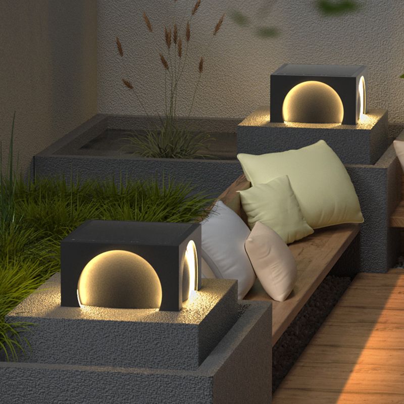 Ray Modern Rectangular Metal Outdoor Lamps Post, Black - Neutralighting