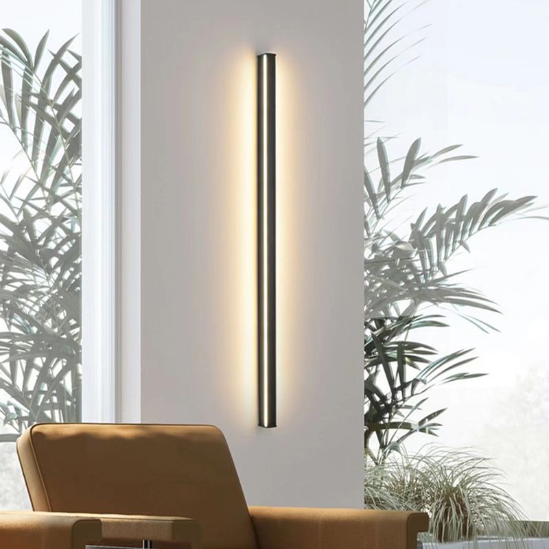 Arisha Minimalist Black Bar Mirror Front Vanity Wall Lamp, Metal/Acrylic - Neutralighting