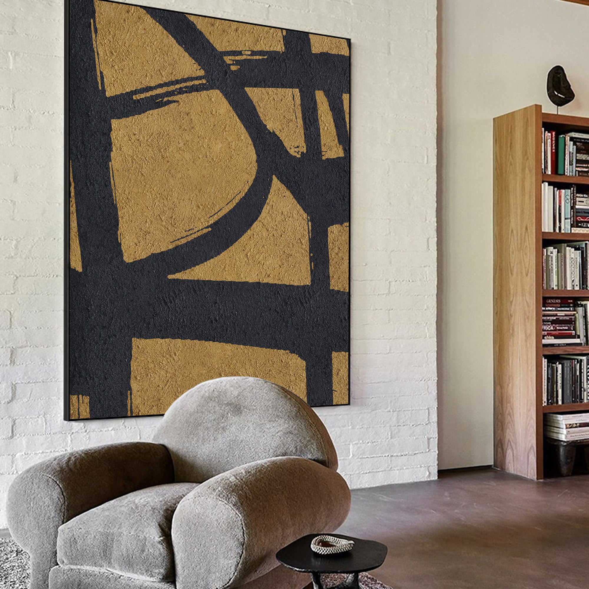 Gold‑Black Vertical Abstract Intersecting‑Line Coarse‑Textured Artwork
