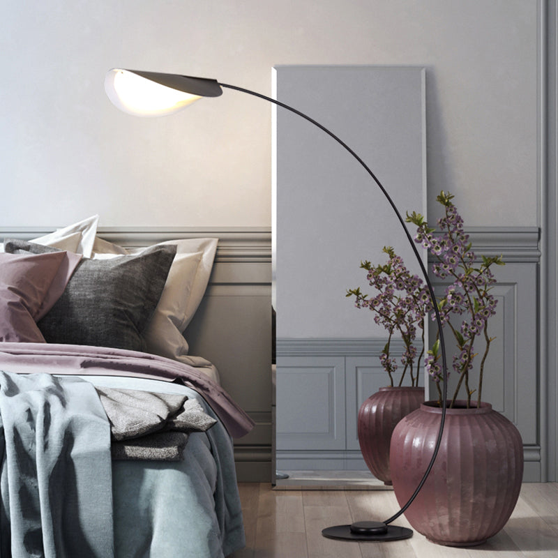 Edge Modern Arch Metal Floor Lamp, Black - Neutralighting