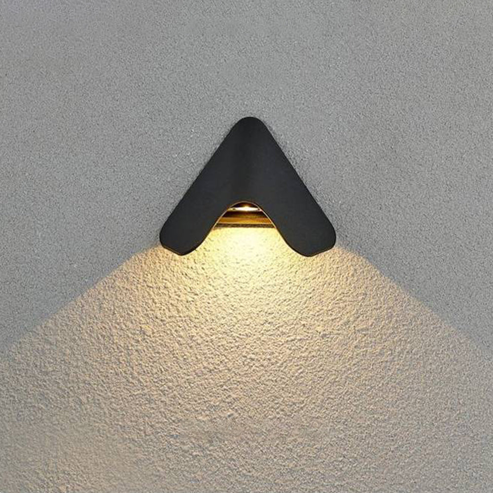 Ray Minimalist Triangle Metal Outdoor Wall Lamp, Balck/White - Neutralighting