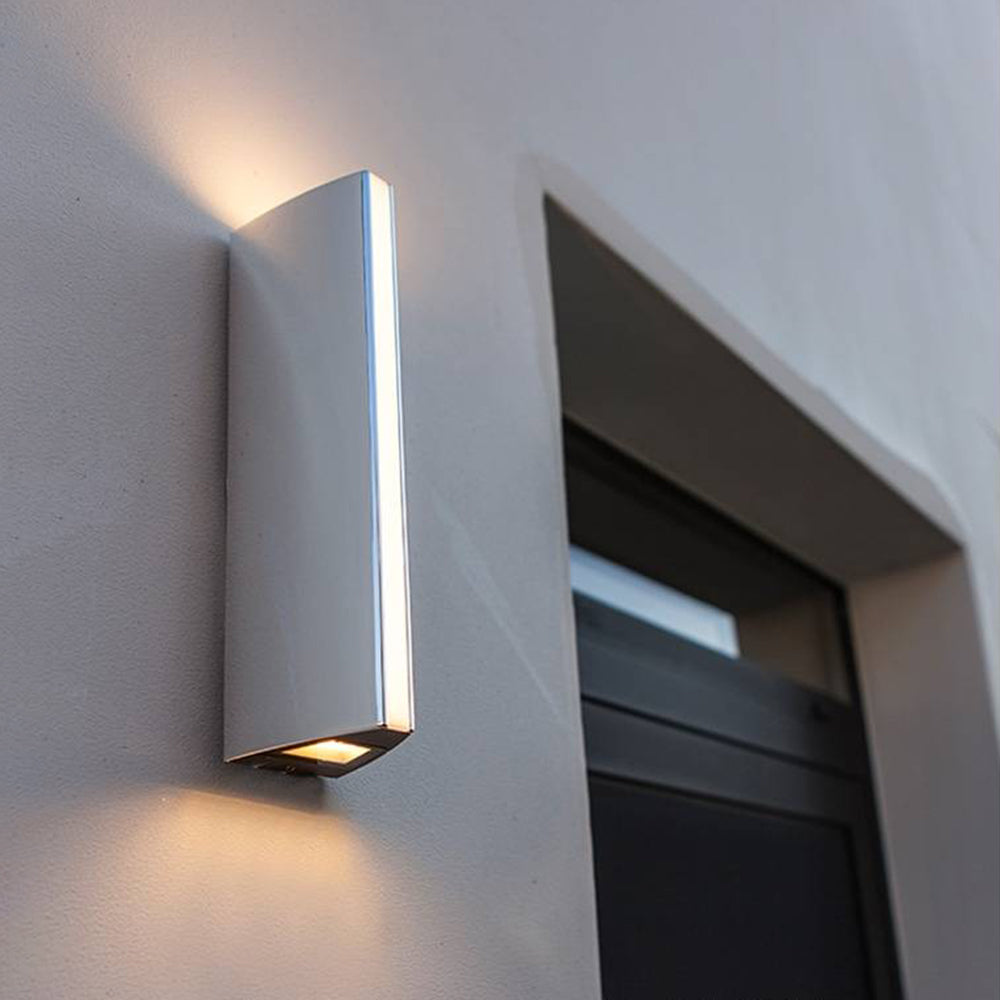 Ray Modern Triangular Prism Metal Outdoor Wall Lamp, Black/Silver - Neutralighting