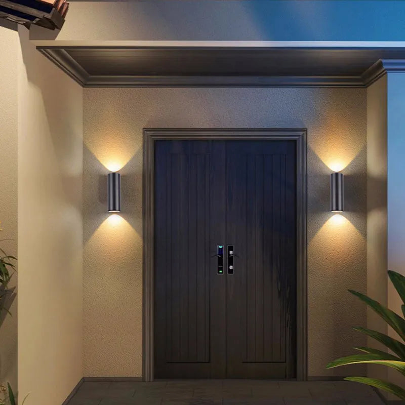 Kren Minimalist Metal Double-headed Outdoor Wall Lamp, Black - Neutralighting