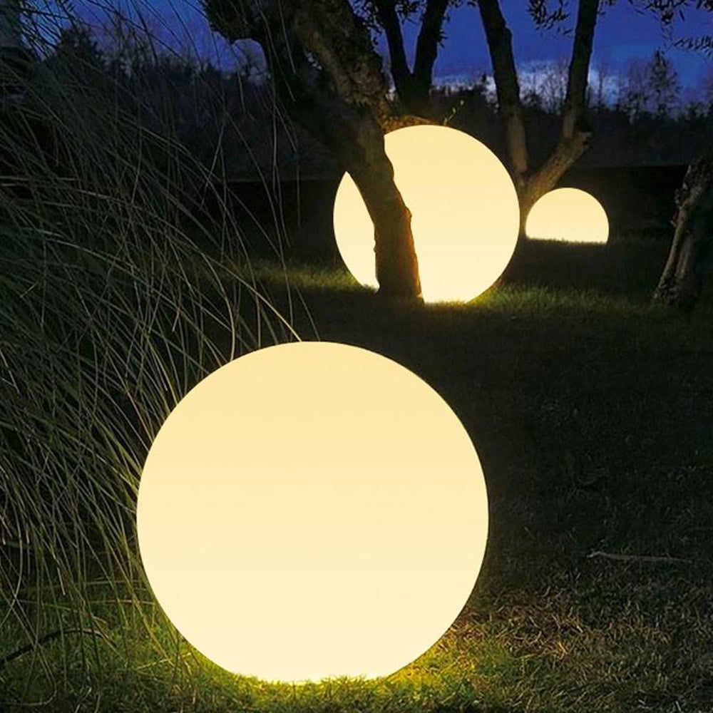 Ray Minimalist Globe LED Outdoor Light, Resin, White - Neutralighting