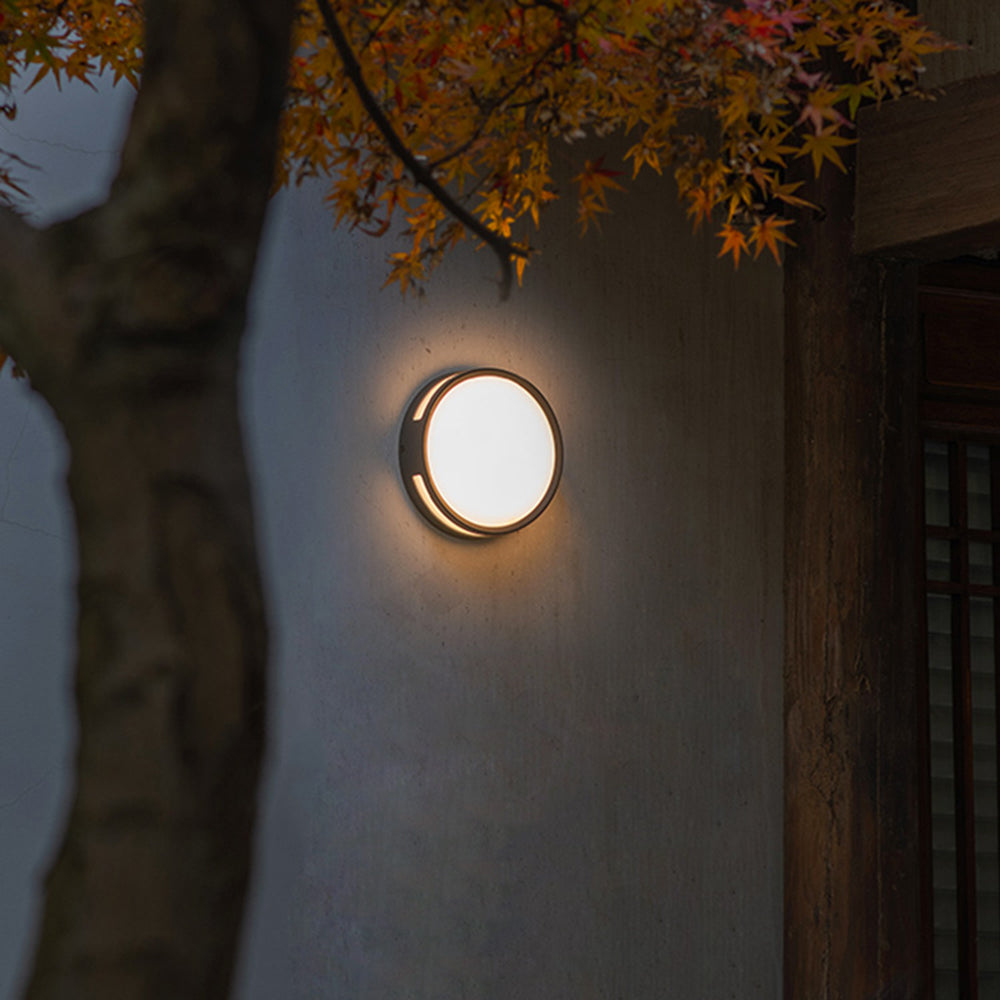 Ray Modern Round Metal/Acrylic Outdoor Waterproof Wall Lamp, Black - Neutralighting