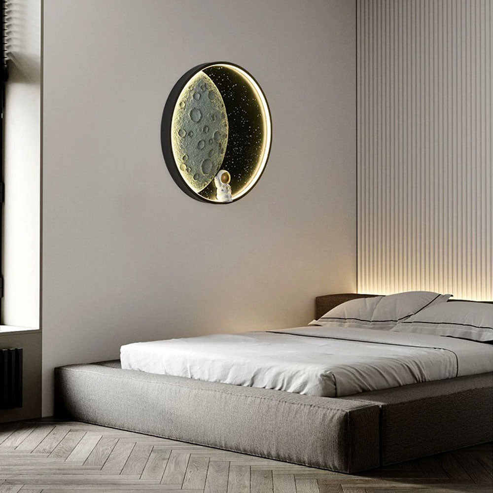 Aria Astronaut Round Moon Black Wall Lamp, Metal - Neutralighting