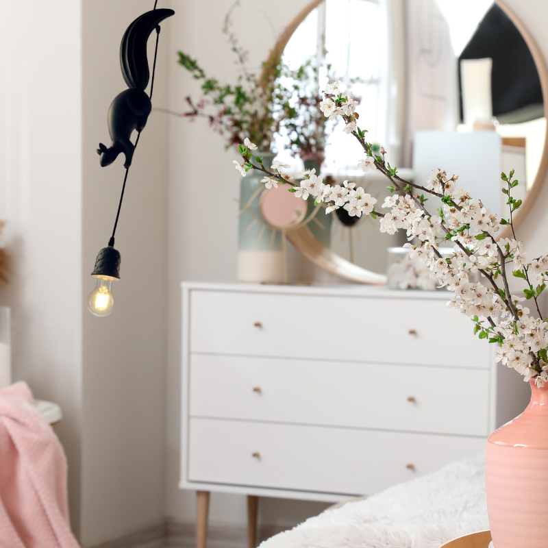 Aria Pendant Light Squirrel/Pinecone Modern, Resin, Restaurant - Neutralighting