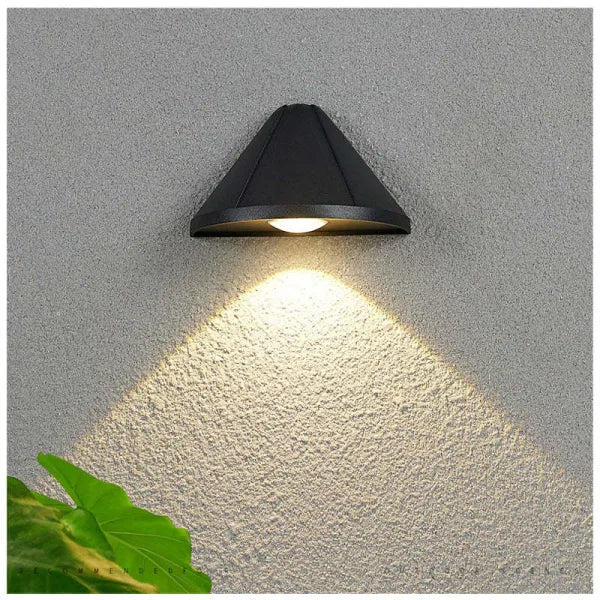 Ray Modern Cone Metal Outdoor Wall Lamp, Black - Neutralighting