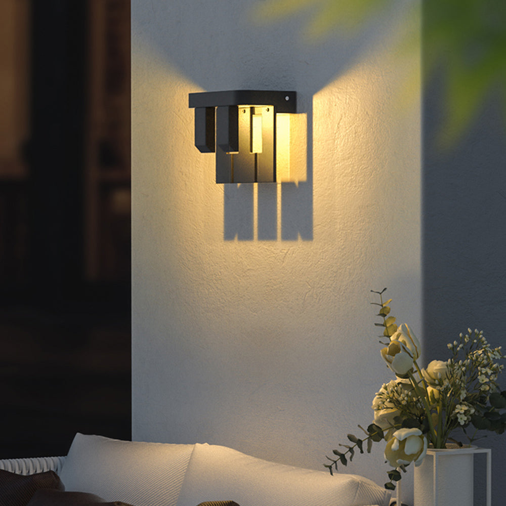 Ray Modern Minimallist Metal Solar Outdoor Garden/Yard Wall Lamp, Black - Neutralighting