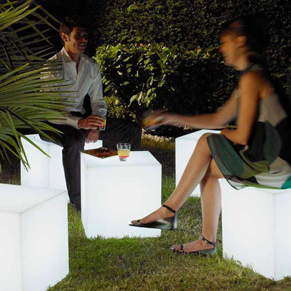 Ray Minimalist Square Acrylic Outdoor Ground Lamp, White - Neutralighting