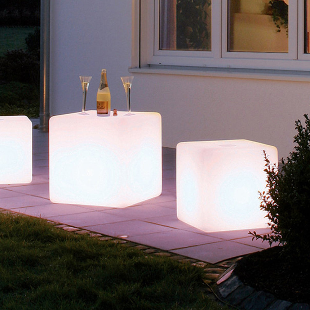 Ray Minimalist Square Acrylic Outdoor Ground Lamp, White - Neutralighting