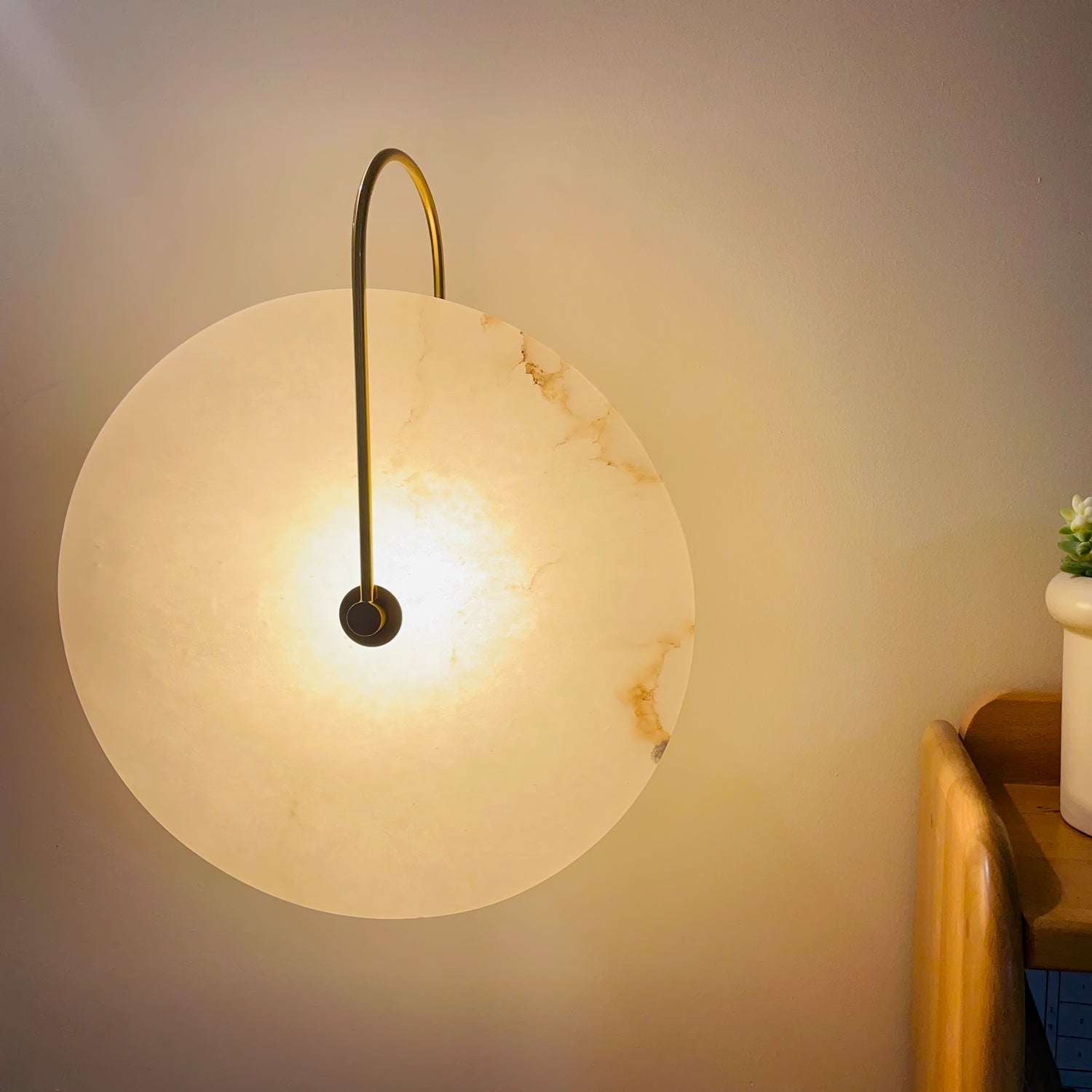 Kristy Alabaster LED Wall Lamp Round Iconic Circular - Neutralighting