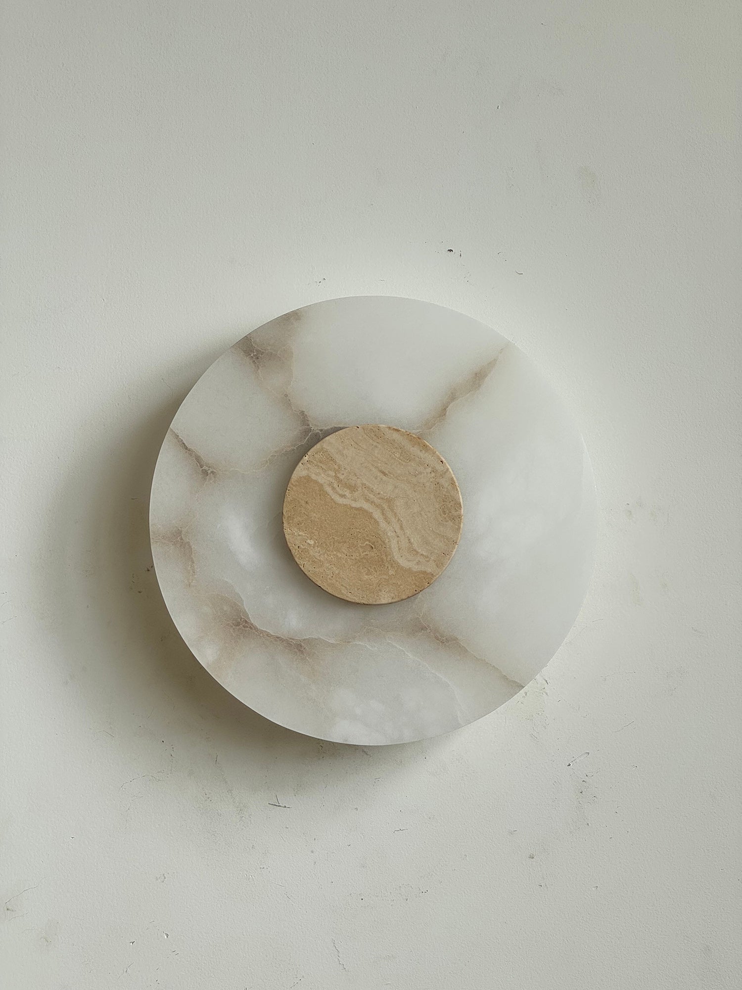 Rauduvyi Modern Minimalist Alabaster Wall Lamp - Neutralighting