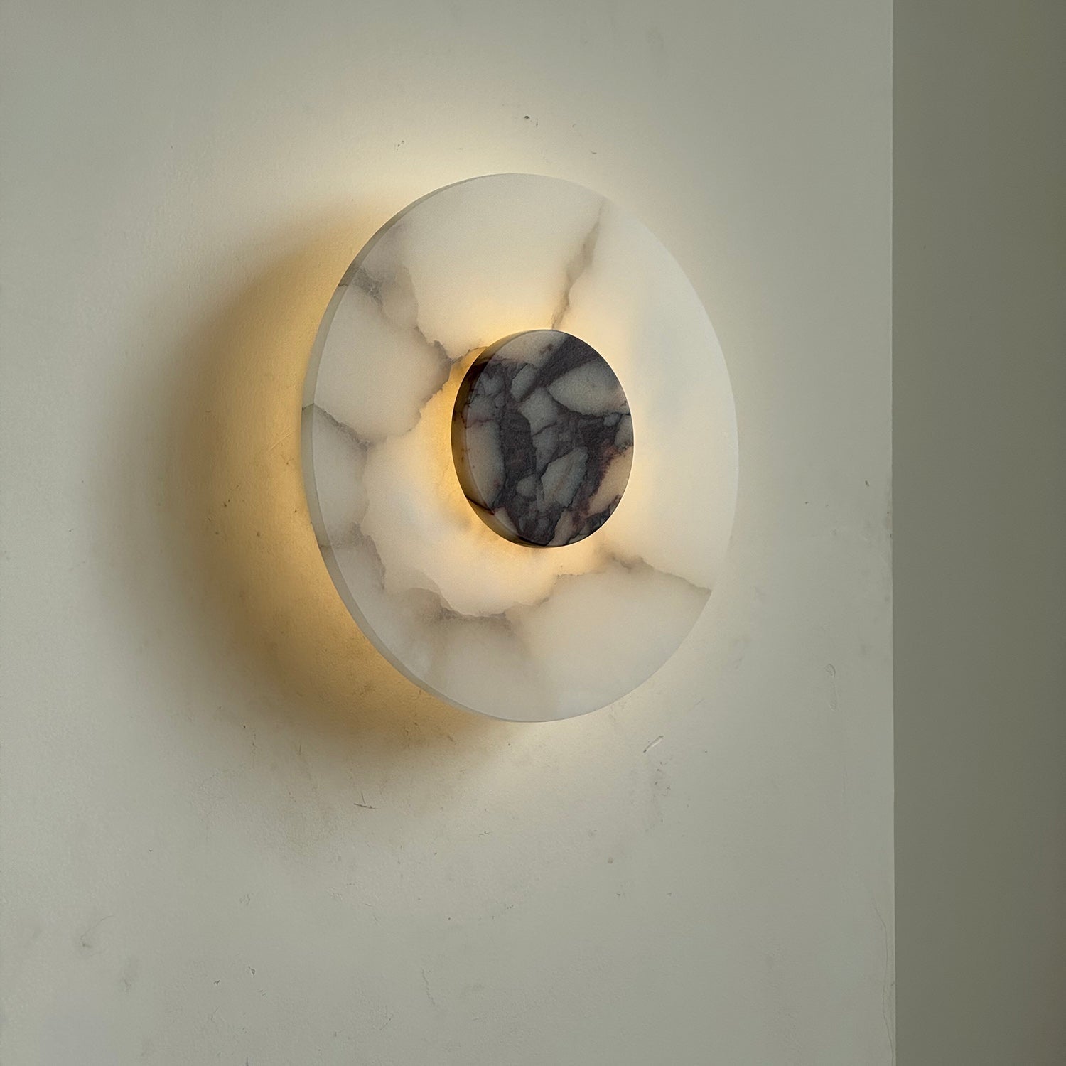 Rauduvyi Modern Minimalist Alabaster Wall Lamp - Neutralighting