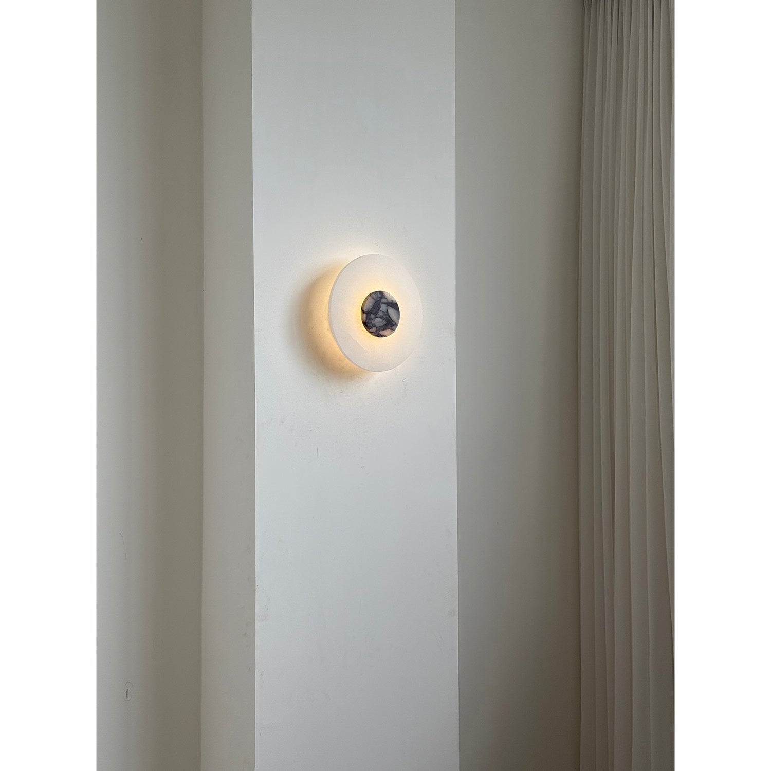 Rauduvyi Modern Minimalist Alabaster Wall Lamp - Neutralighting
