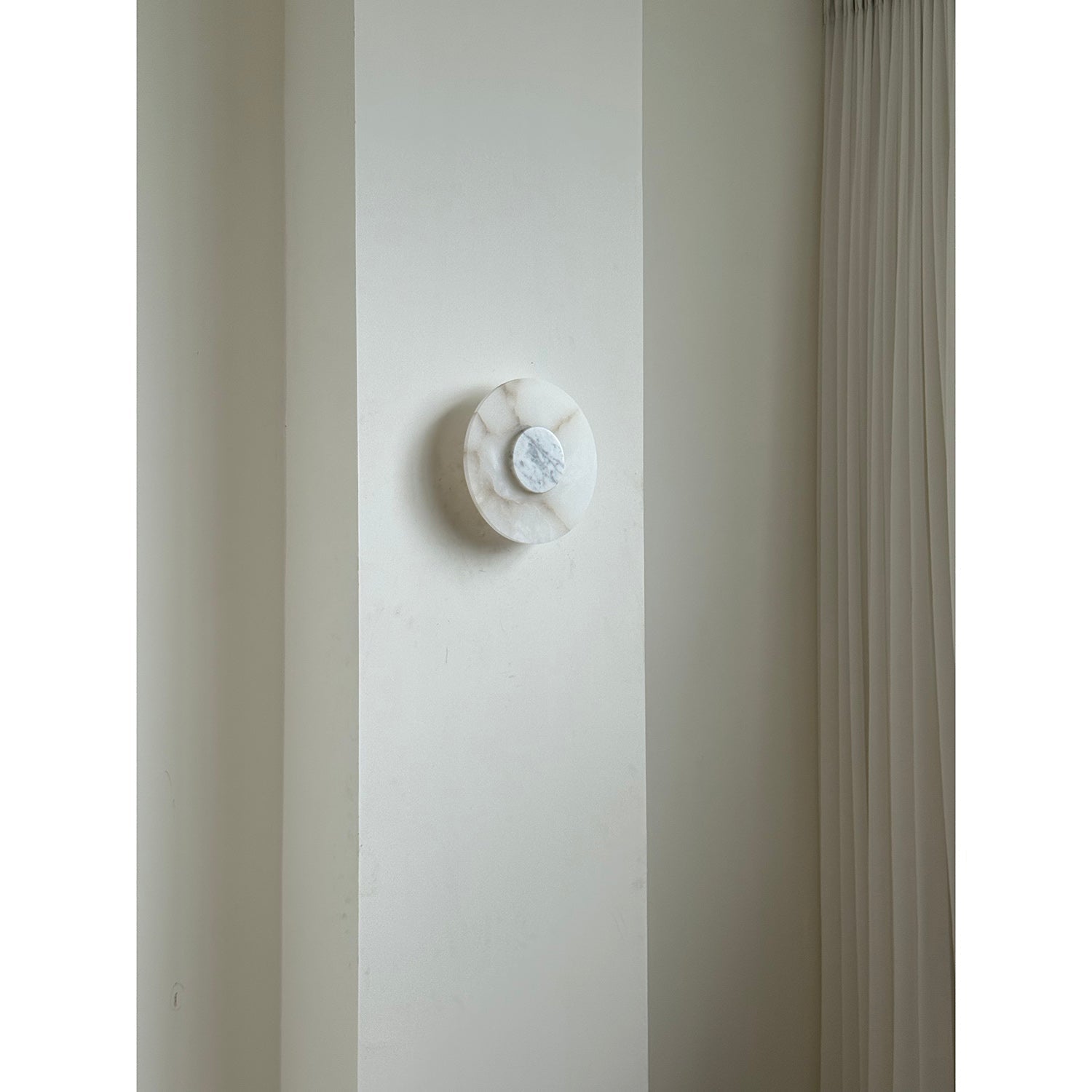 Rauduvyi Modern Minimalist Alabaster Wall Lamp - Neutralighting