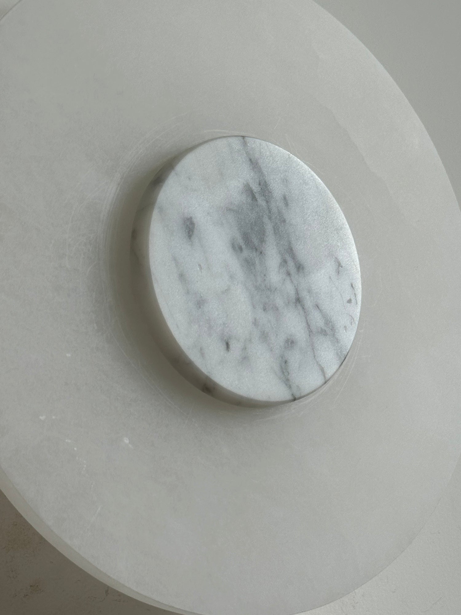 Rauduvyi Modern Minimalist Alabaster Wall Lamp - Neutralighting