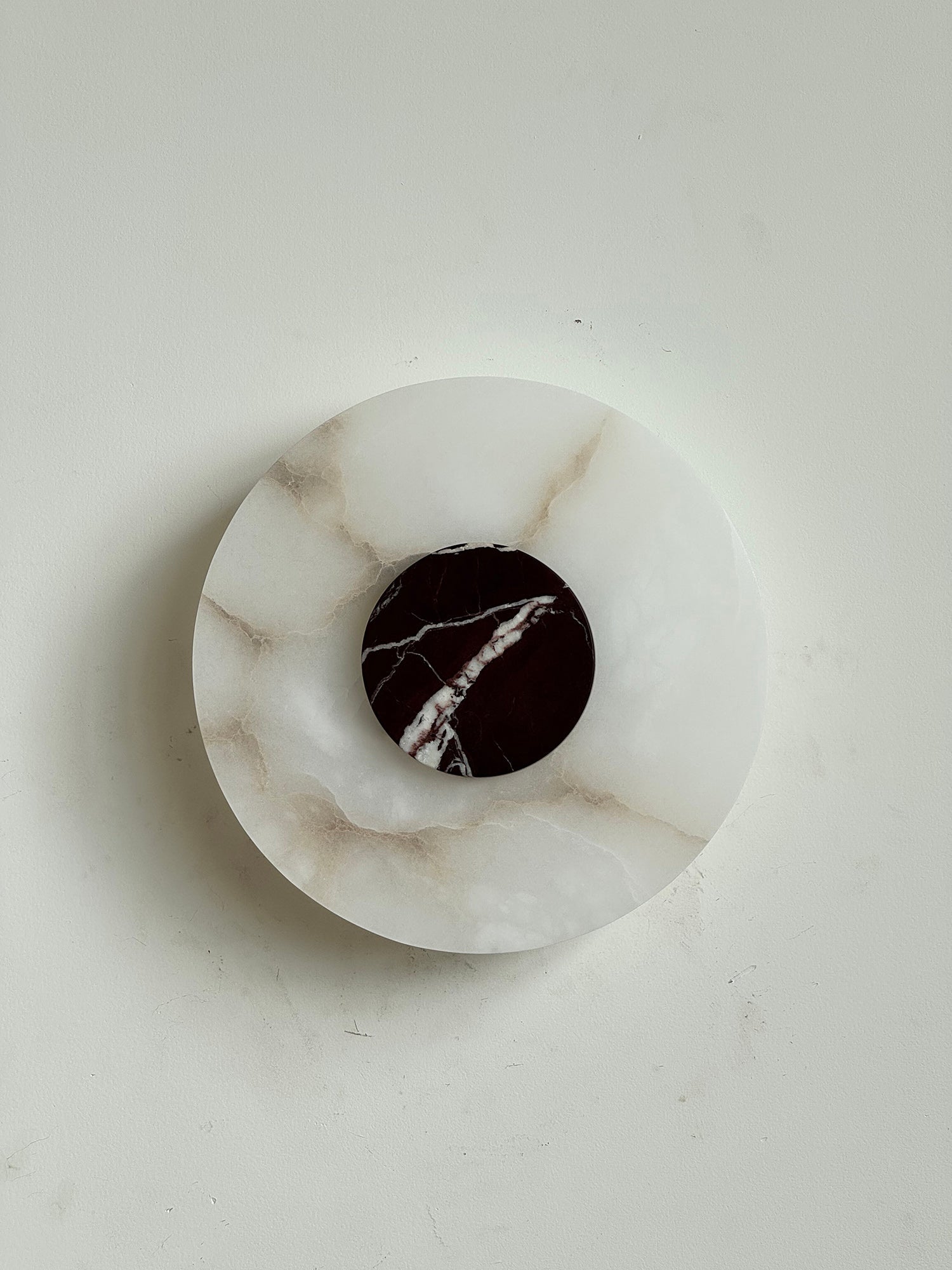 Rauduvyi Modern Minimalist Alabaster Wall Lamp - Neutralighting