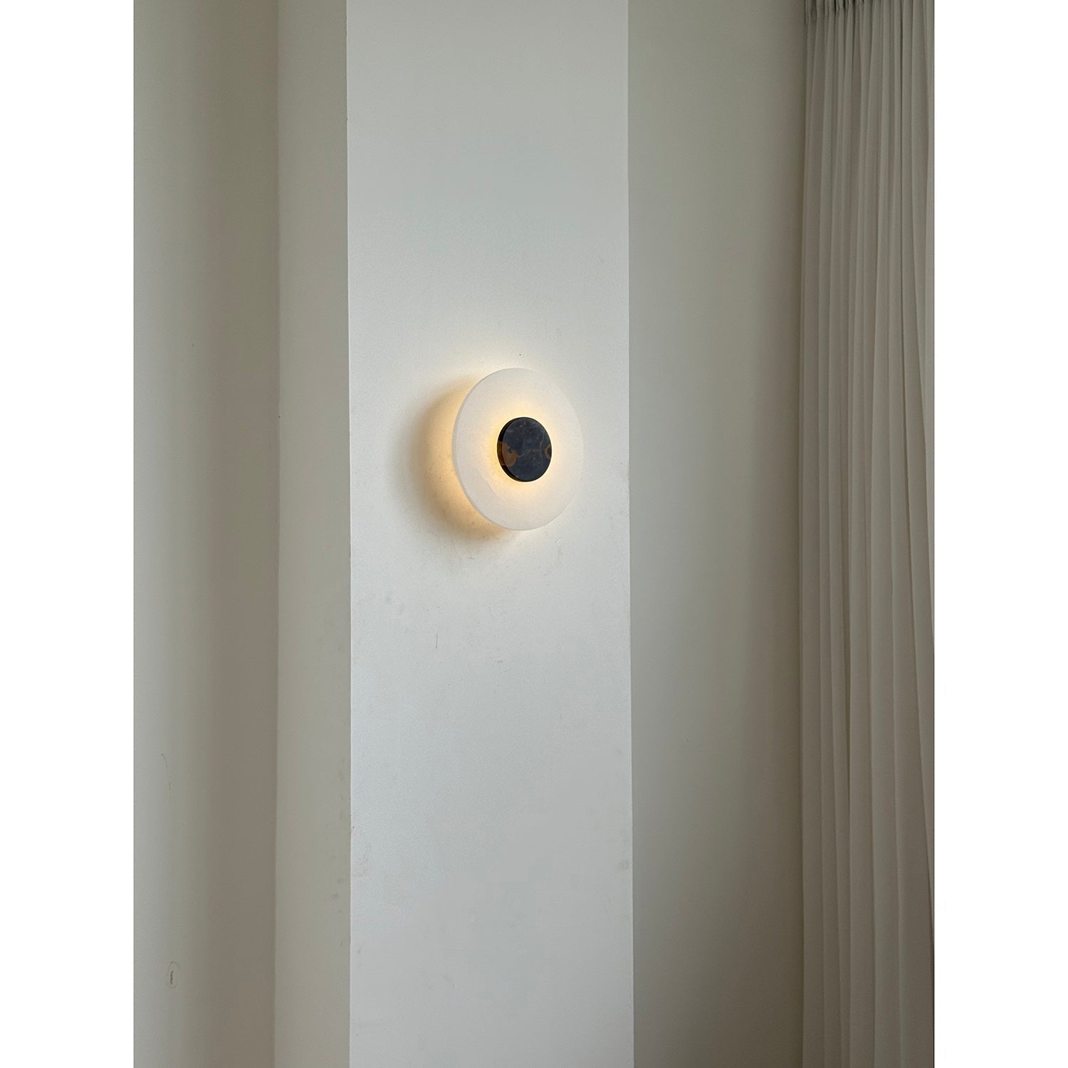 Rauduvyi Modern Minimalist Alabaster Wall Lamp - Neutralighting