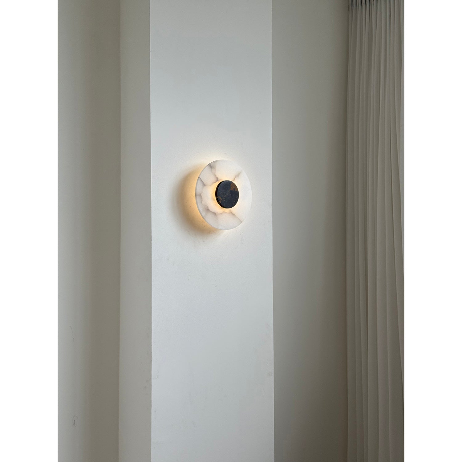 Rauduvyi Modern Minimalist Alabaster Wall Lamp - Neutralighting