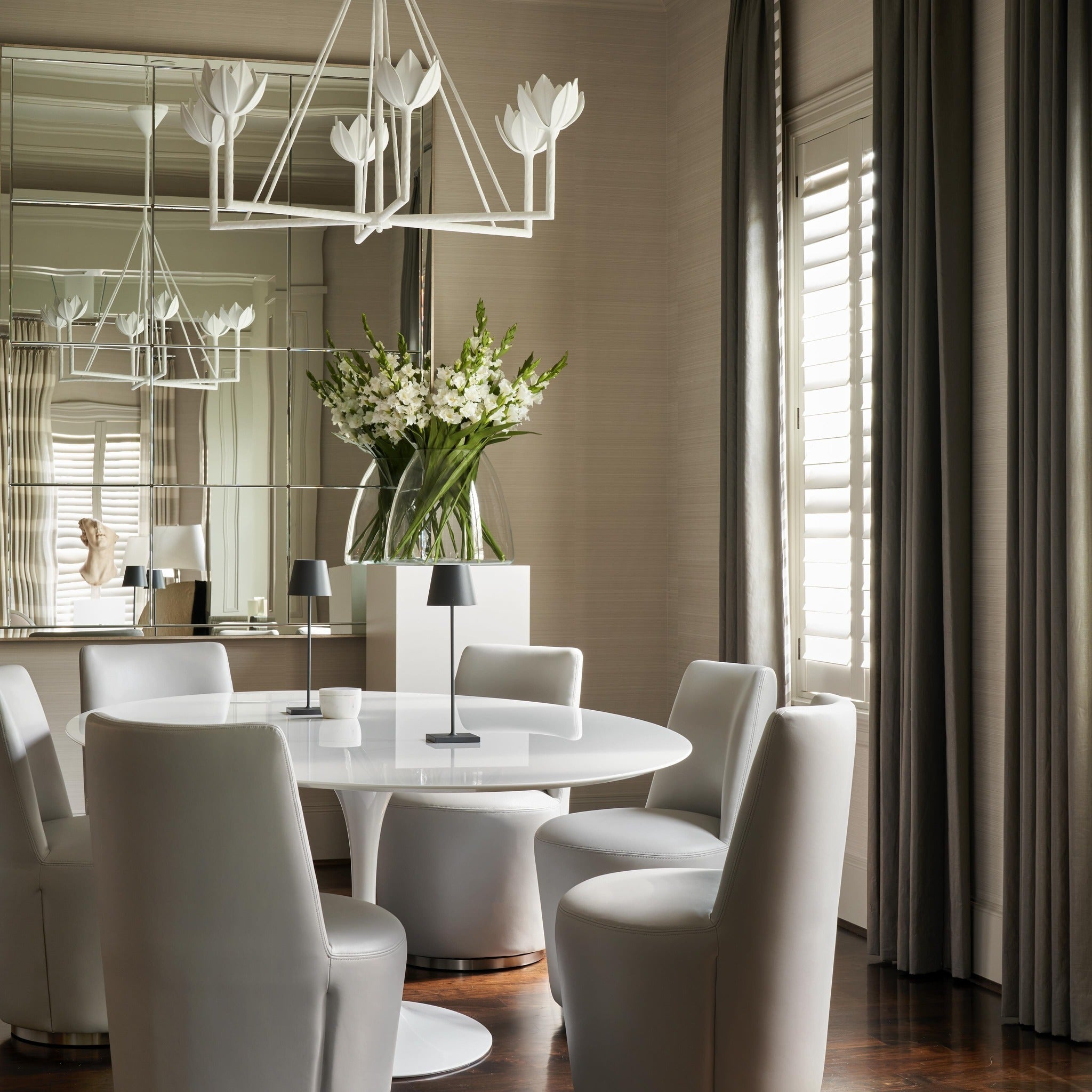 Alberto Modern Minimalist Floral Brass Chandelier - Neutralighting