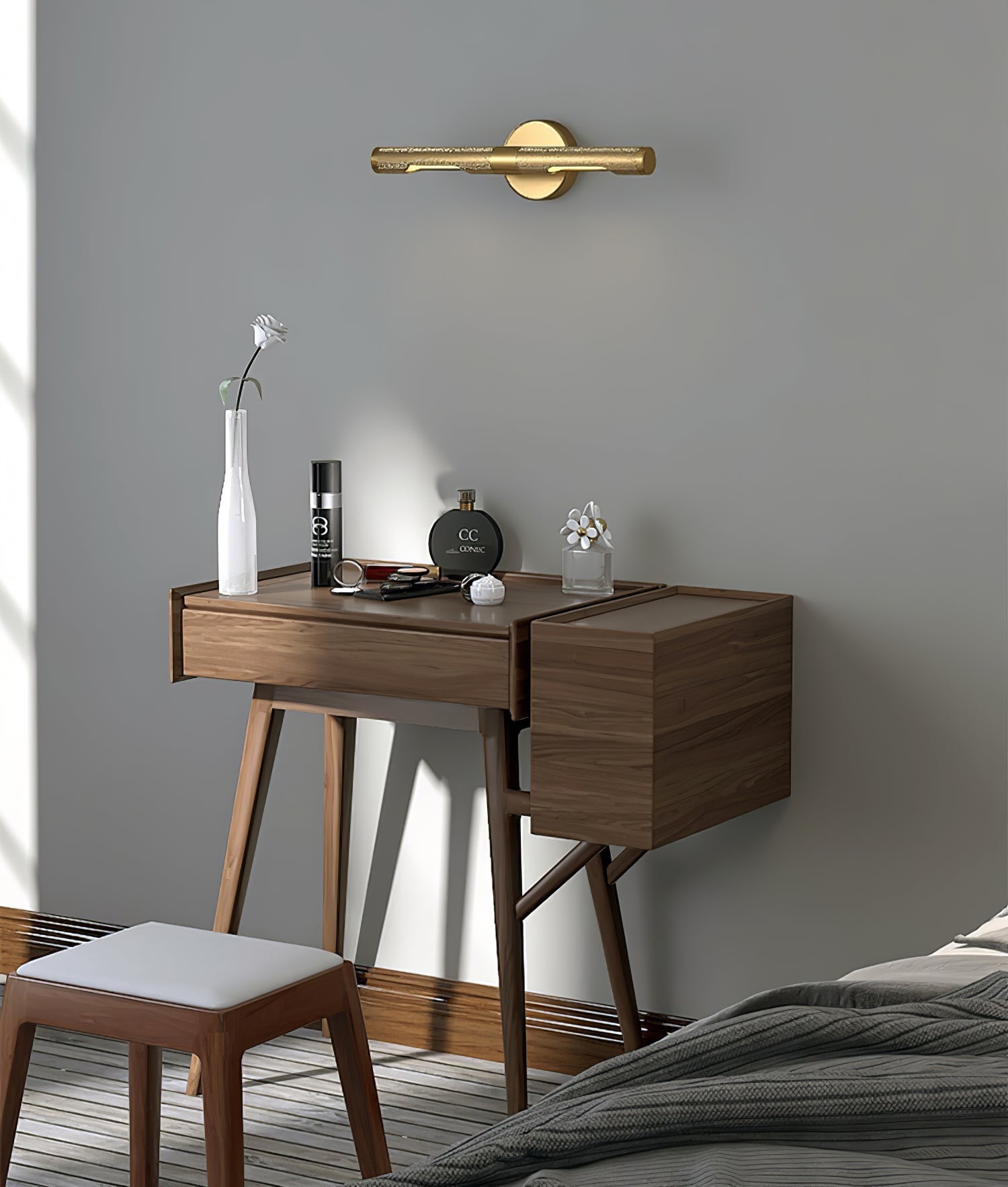 Solvain Modern Brass LED Wall Light - Neutralighting