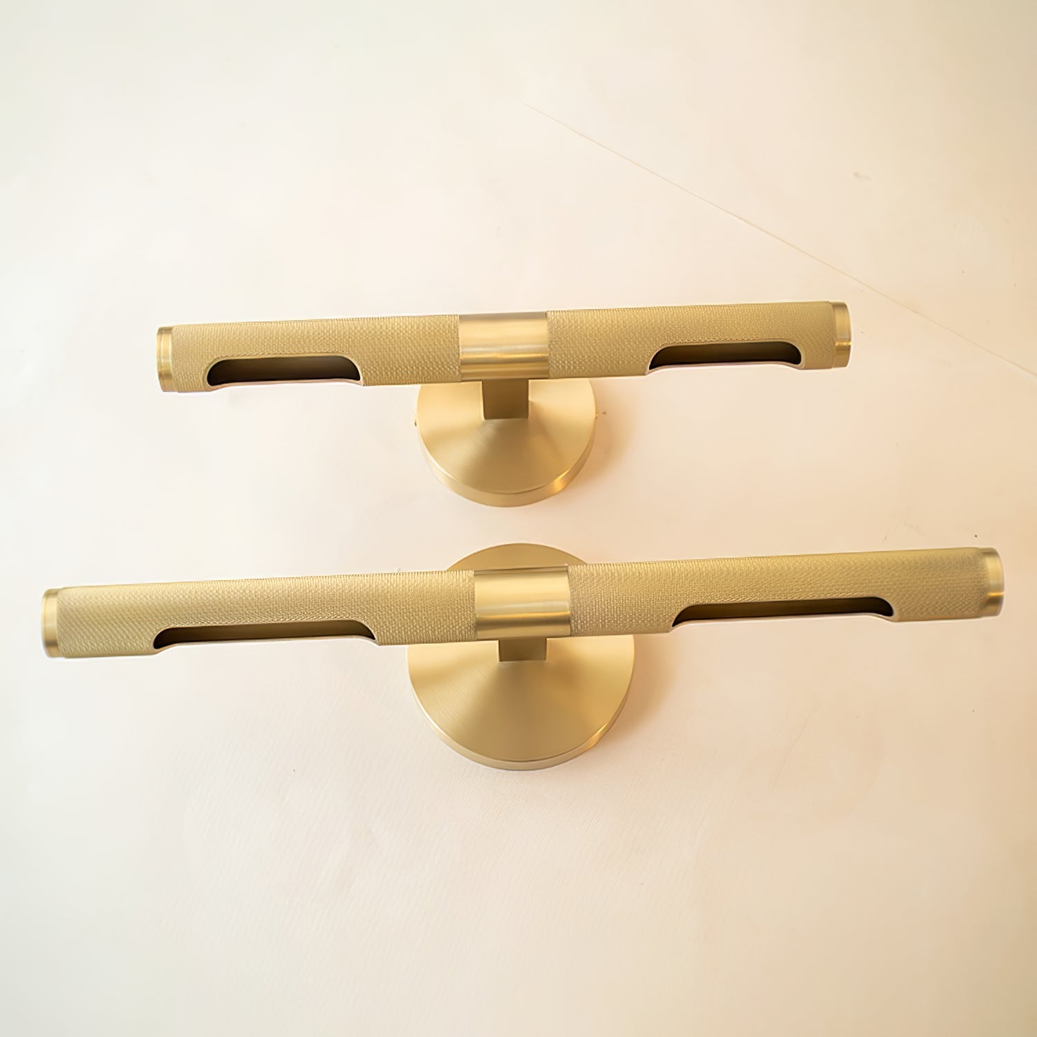 Solvain Modern Brass LED Wall Light - Neutralighting