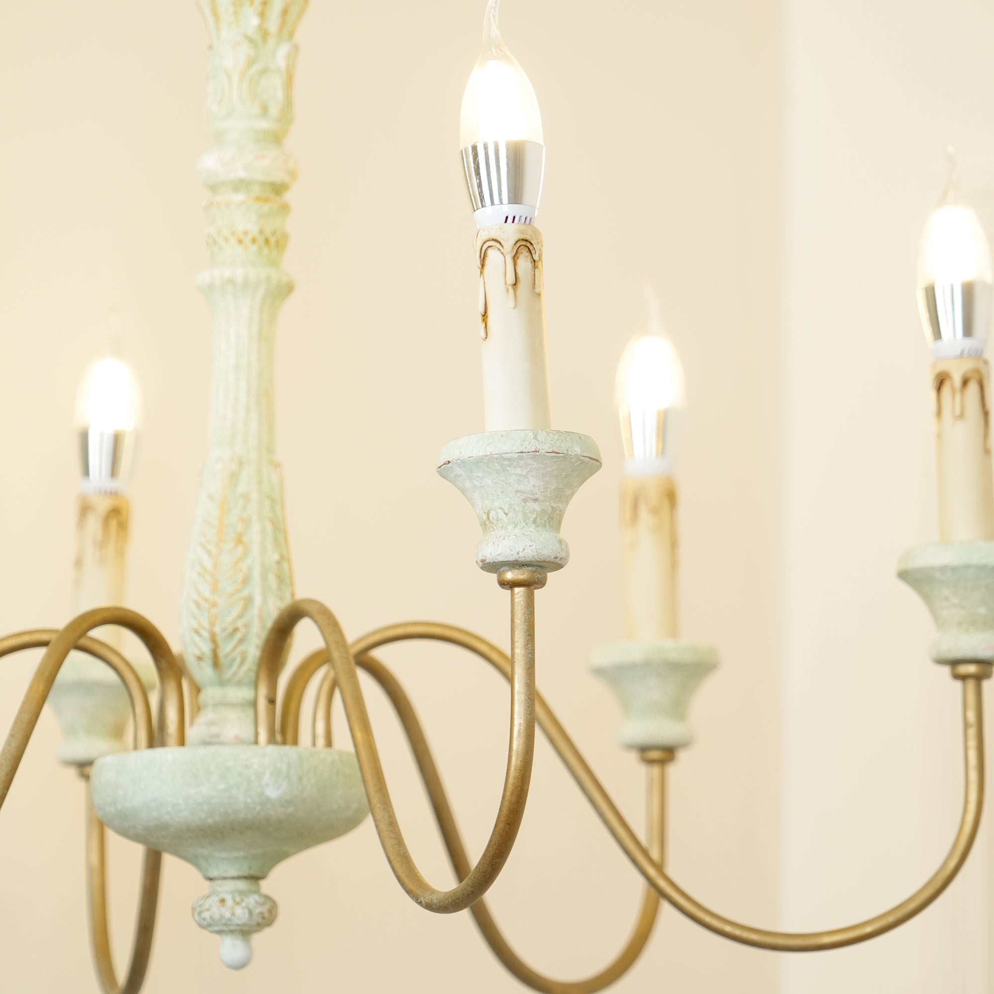 Ljomuvyi Traditional Farmhouse Metal Wood Chandelier - Neutralighting