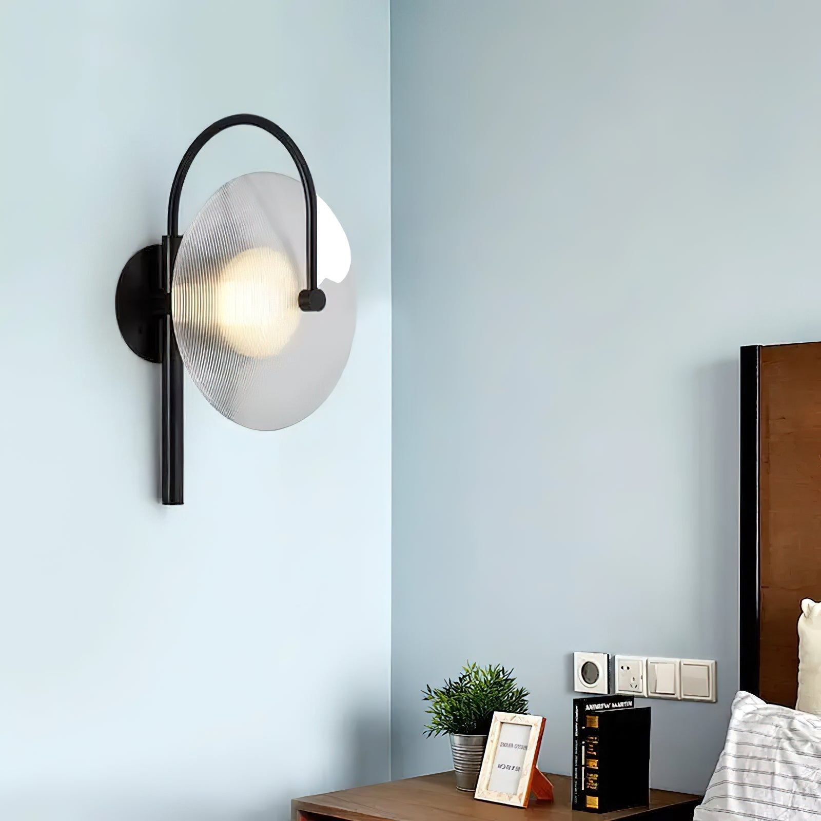 Norduvyn Modern Minimalist Art Metal Glass Wall Lamp - Neutralighting