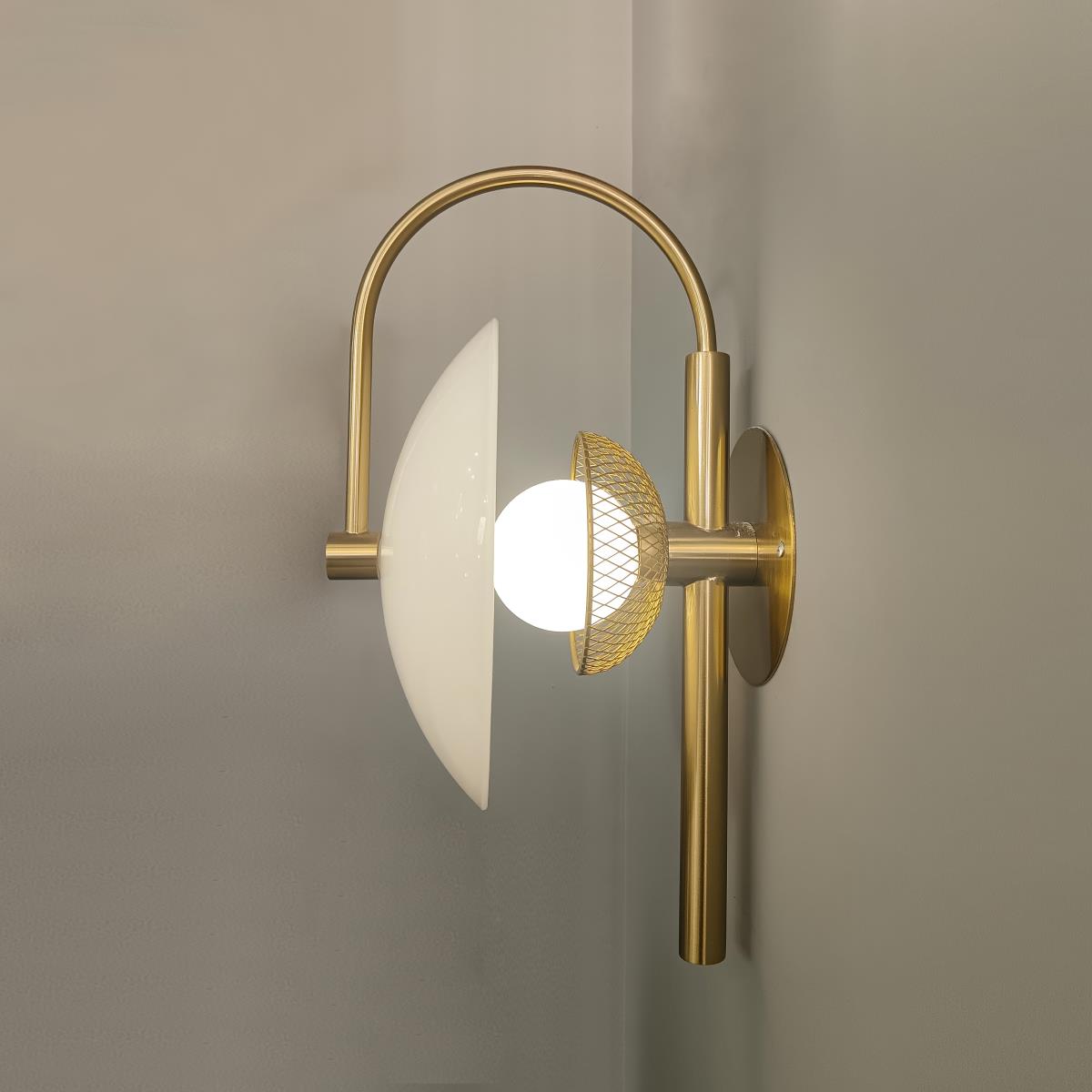 Norduvyn Modern Minimalist Art Metal Glass Wall Lamp - Neutralighting