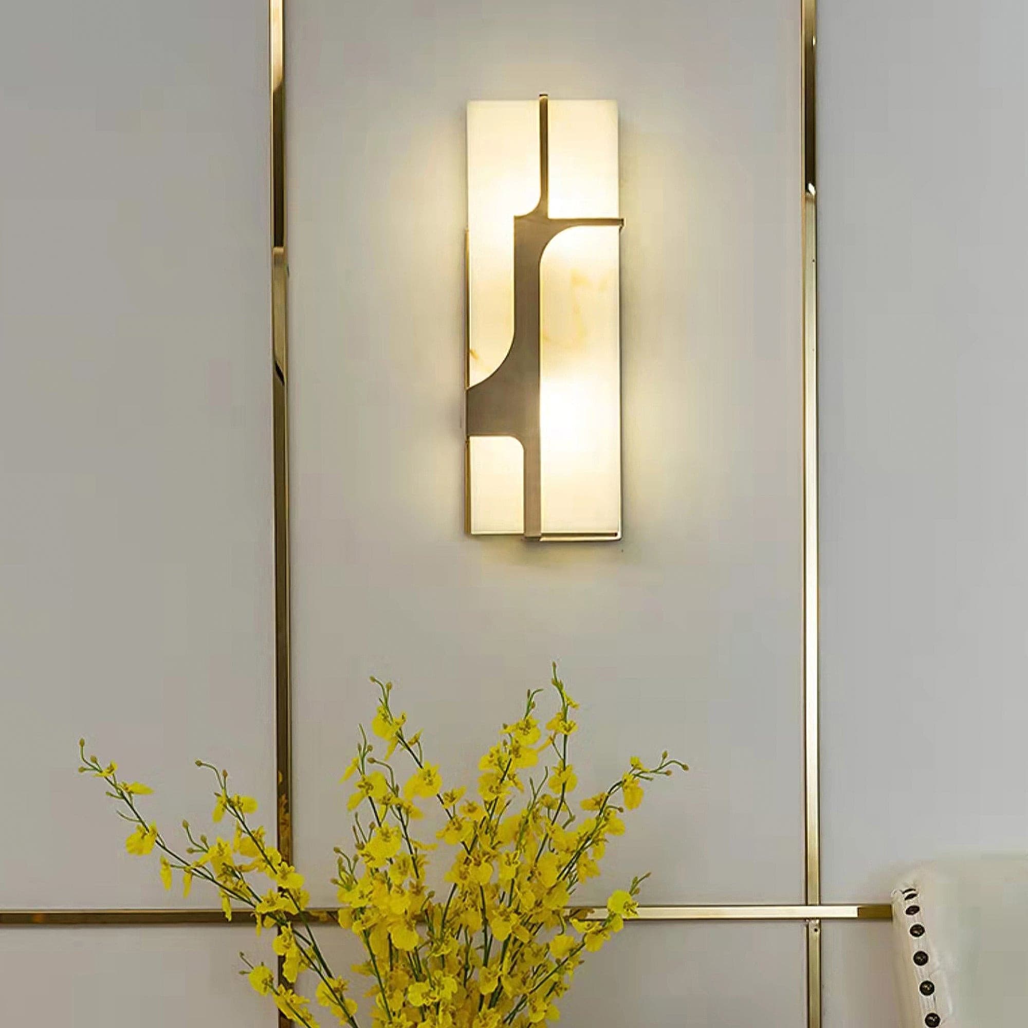 Ariel Wall Lamp Alabaster & Brass Elegance - Neutralighting