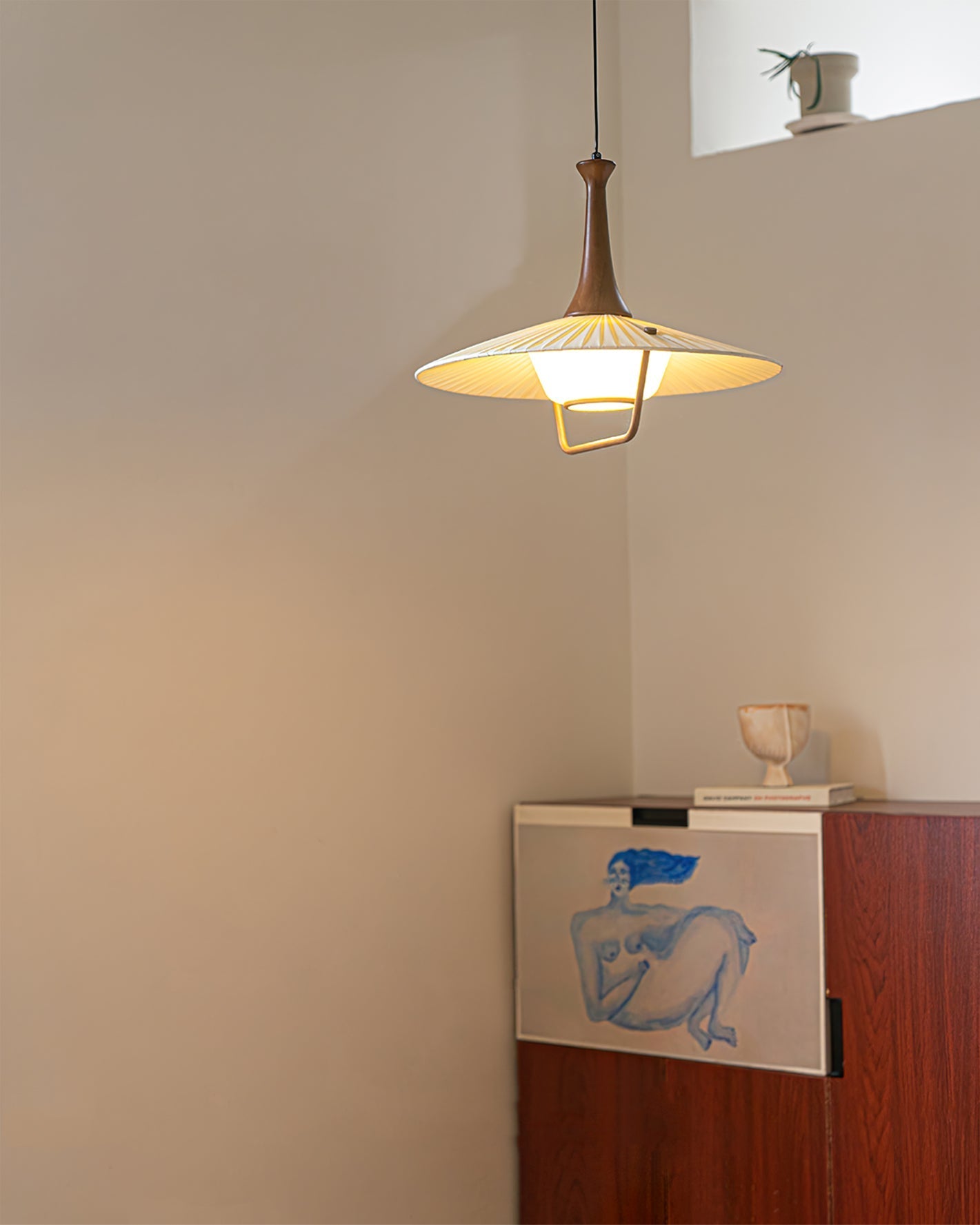 Vionne Mid-Century Wood and White Pendant Lamp - Neutralighting