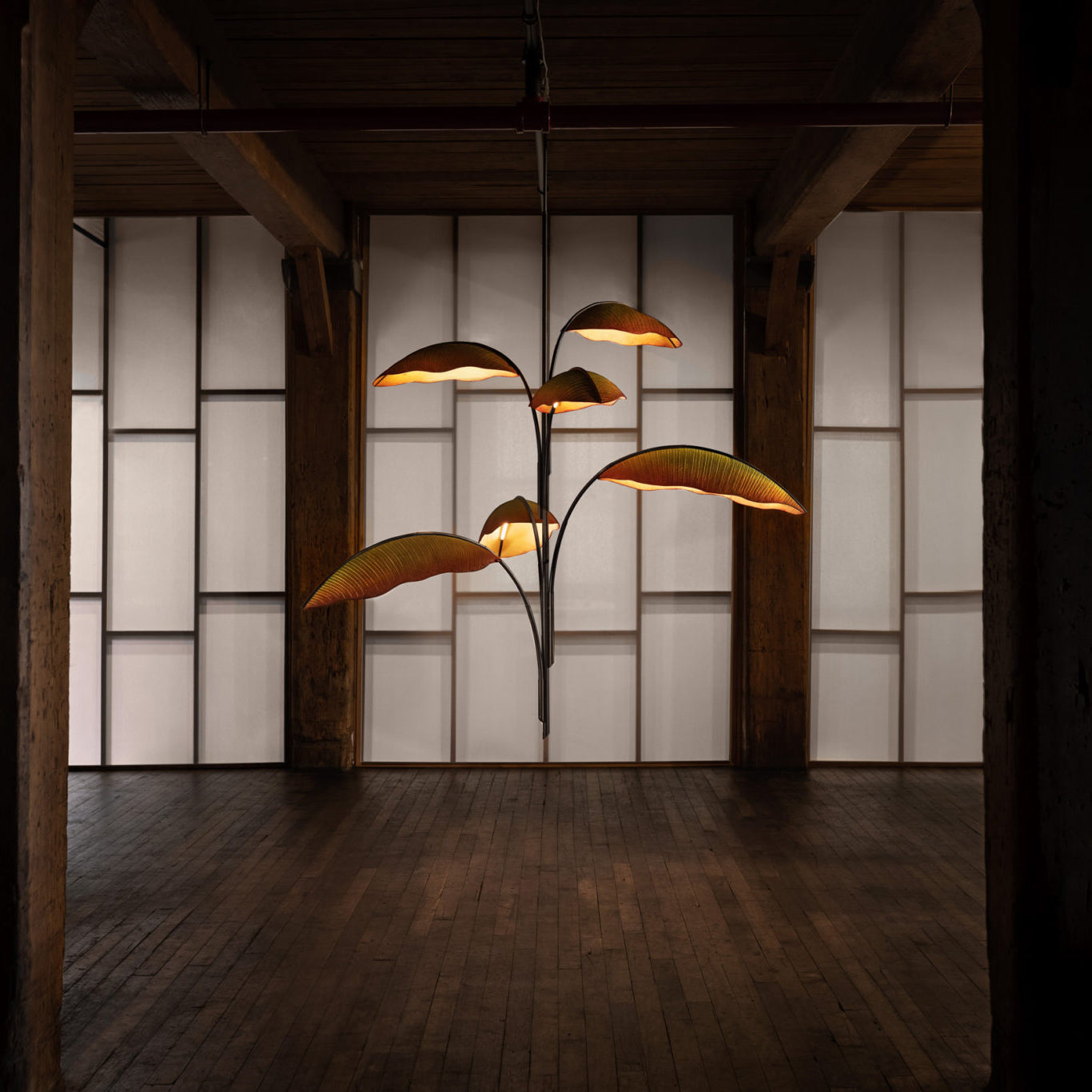 Rauduvyu Modern Minimalist Leaf Black Metal Chandelier - Neutralighting