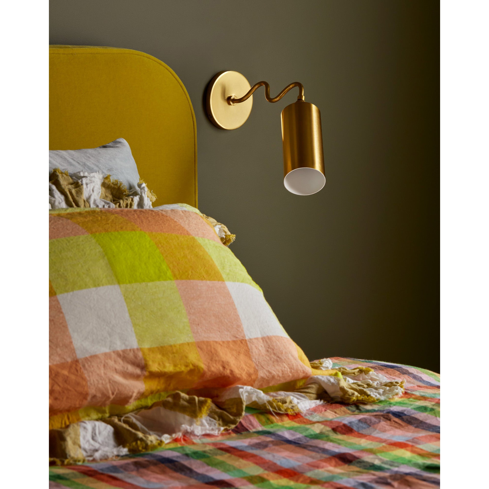 Vatnuvyu Modern Minimalist Fabric Metal Wall Lamp - Neutralighting