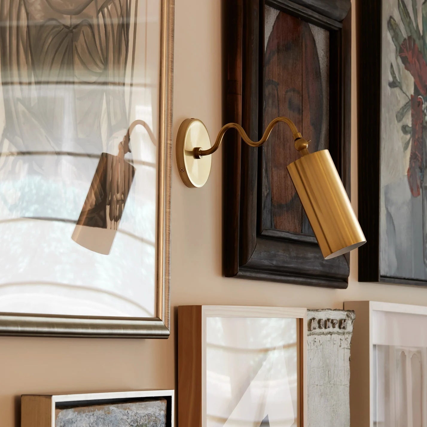Vatnuvyu Modern Minimalist Fabric Metal Wall Lamp - Neutralighting