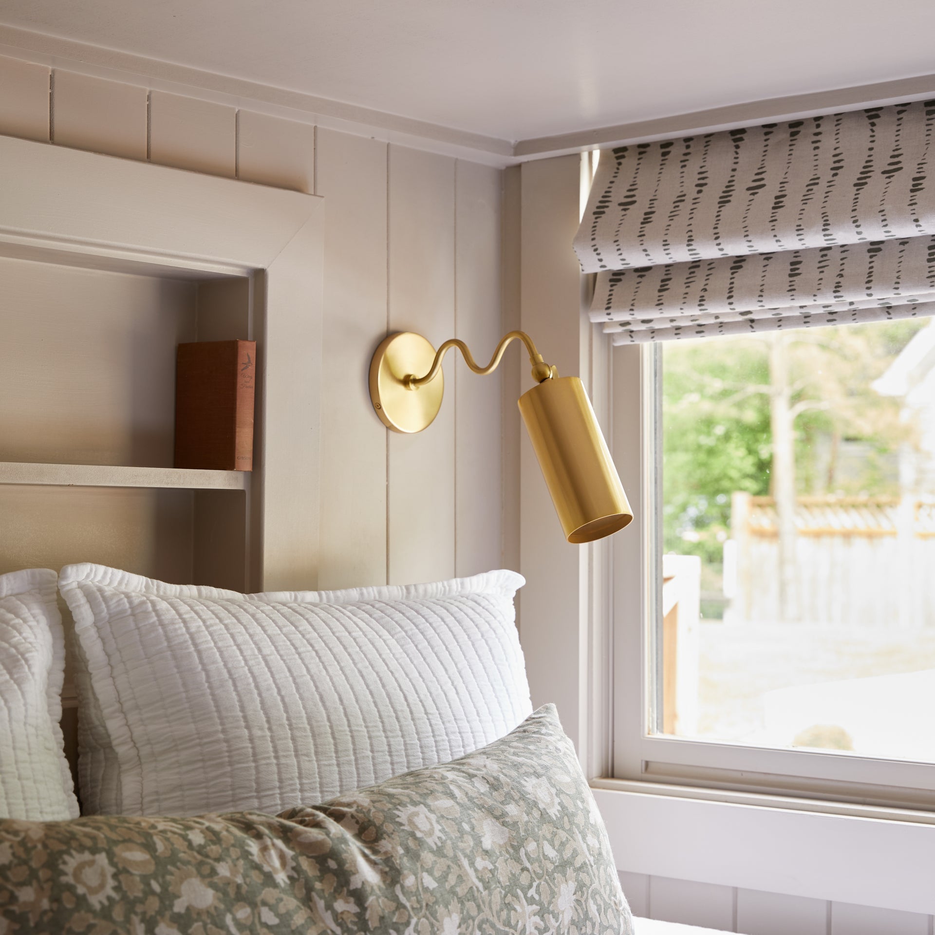 Vatnuvyu Modern Minimalist Fabric Metal Wall Lamp - Neutralighting