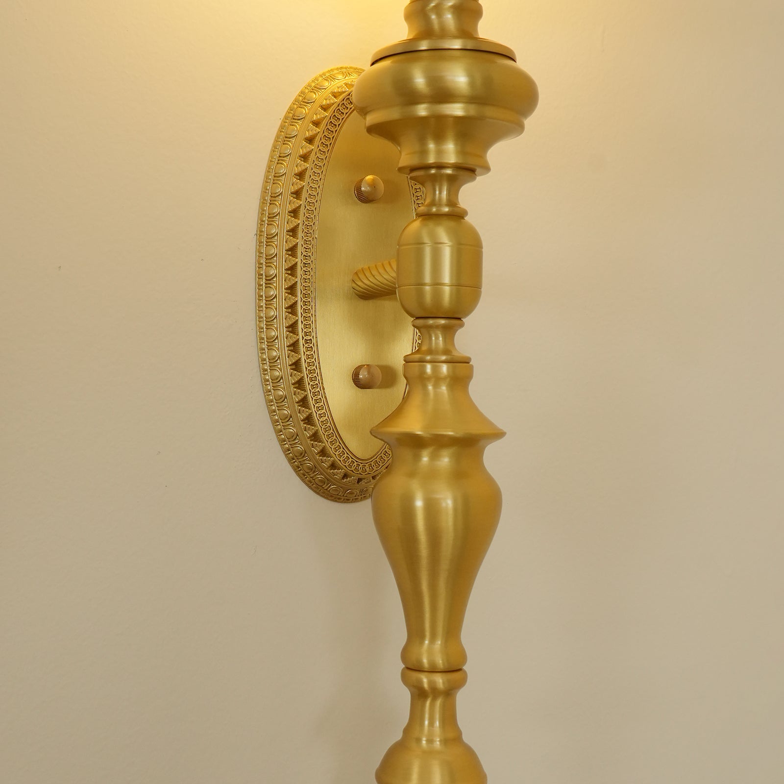 Wall Lamp Sculpted Brass Body Globe Shade Classic Elegant Statement - Neutralighting