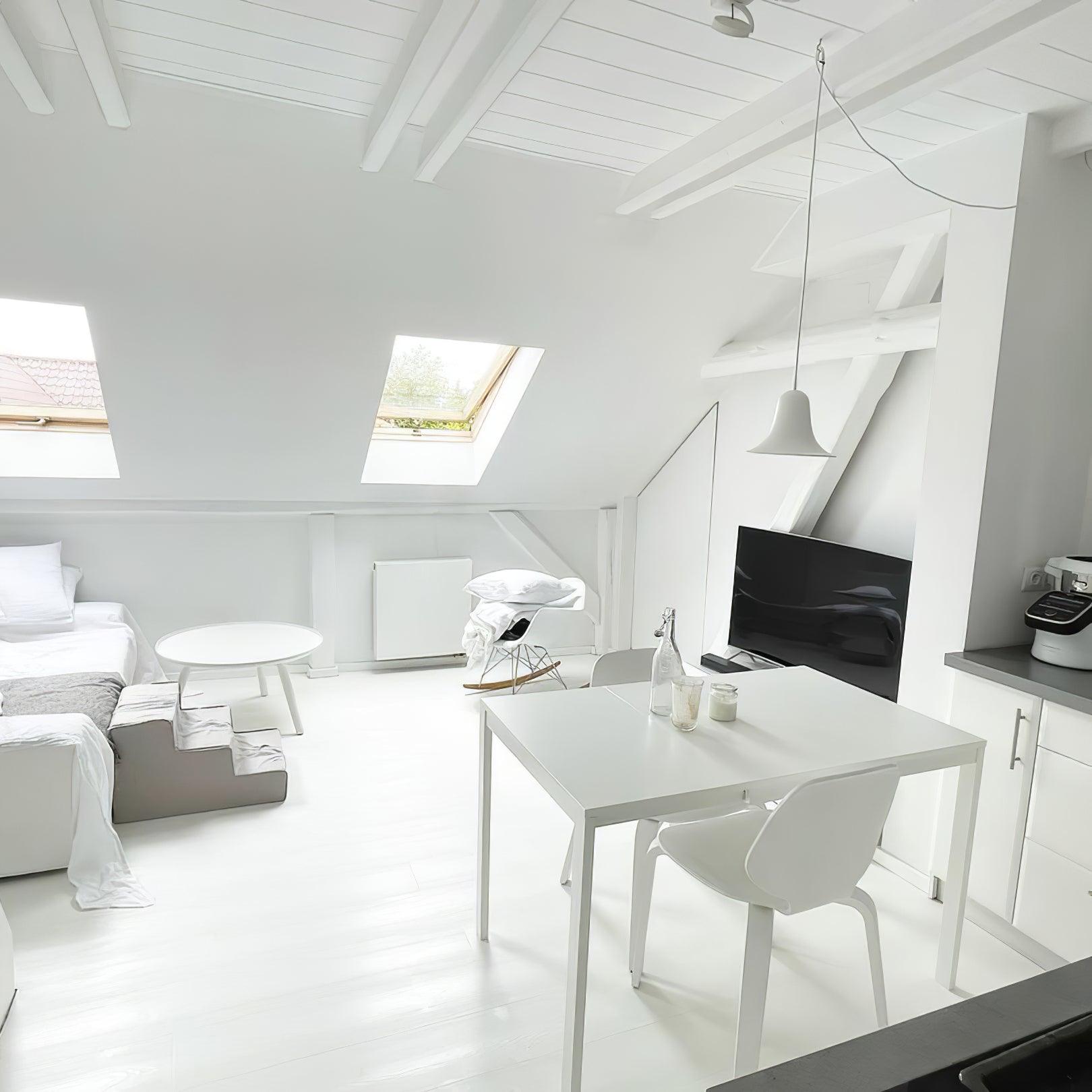 Nevin Minimalist Bell Shade Pendant Light - Neutralighting