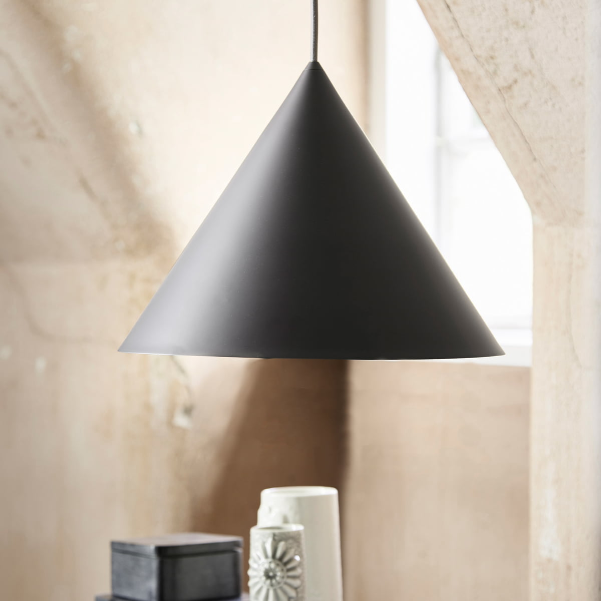 Caeluvyu Modern Minimalist Dark Metal Pendant Lamp - Neutralighting