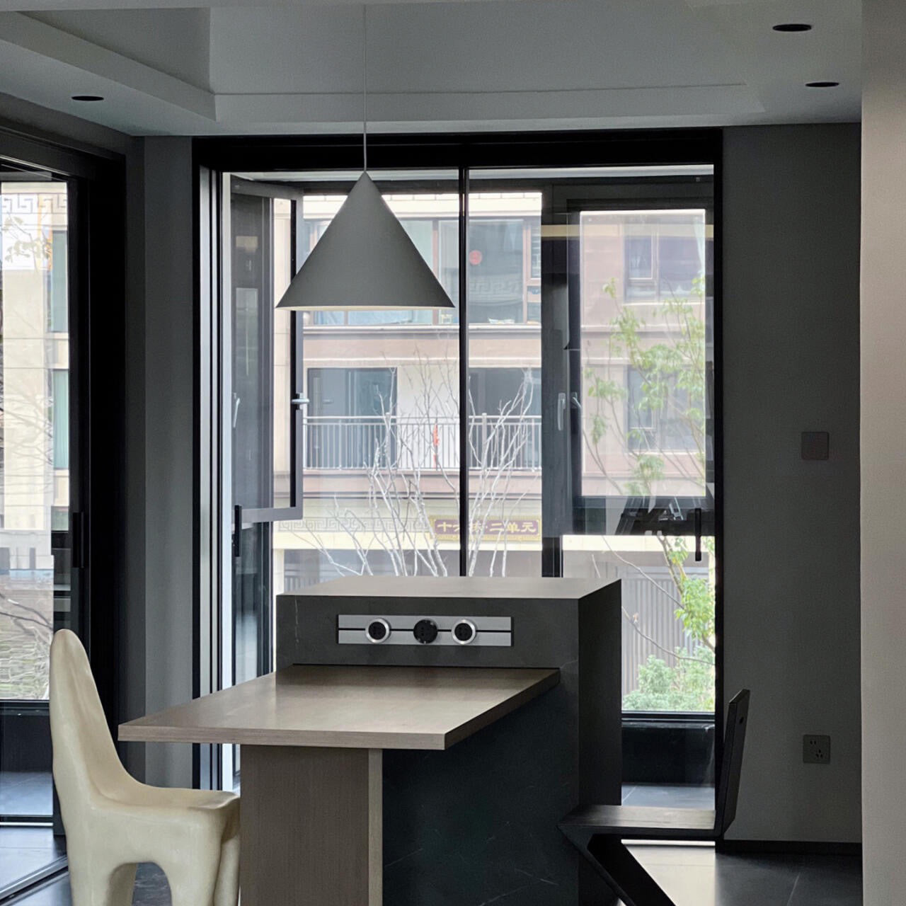 Caeluvyu Modern Minimalist Dark Metal Pendant Lamp - Neutralighting