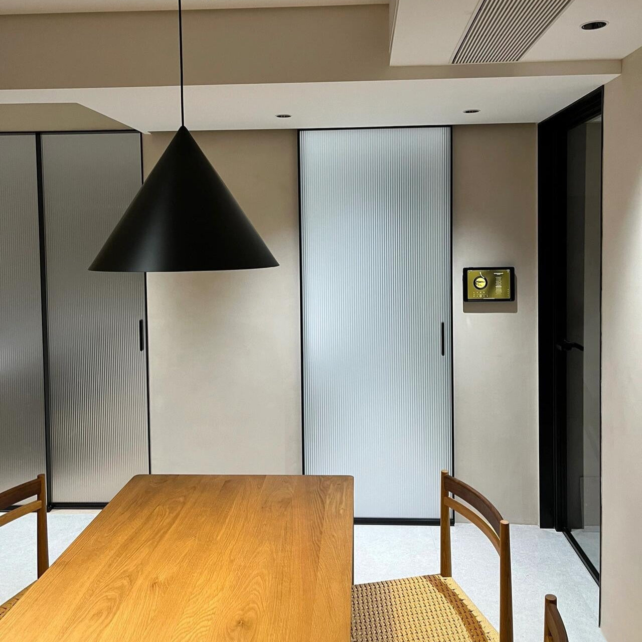 Caeluvyu Modern Minimalist Dark Metal Pendant Lamp - Neutralighting