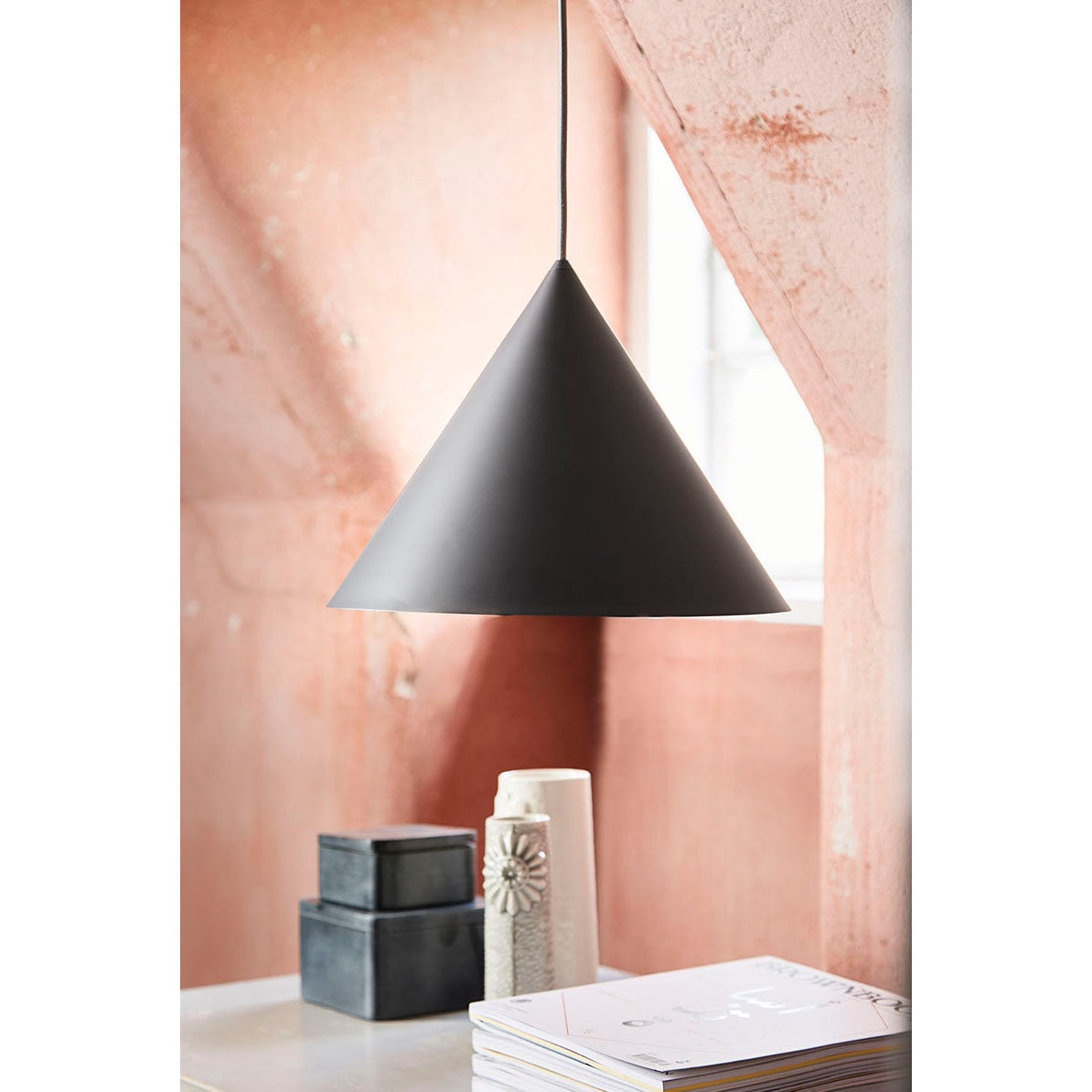Caeluvyu Modern Minimalist Dark Metal Pendant Lamp - Neutralighting