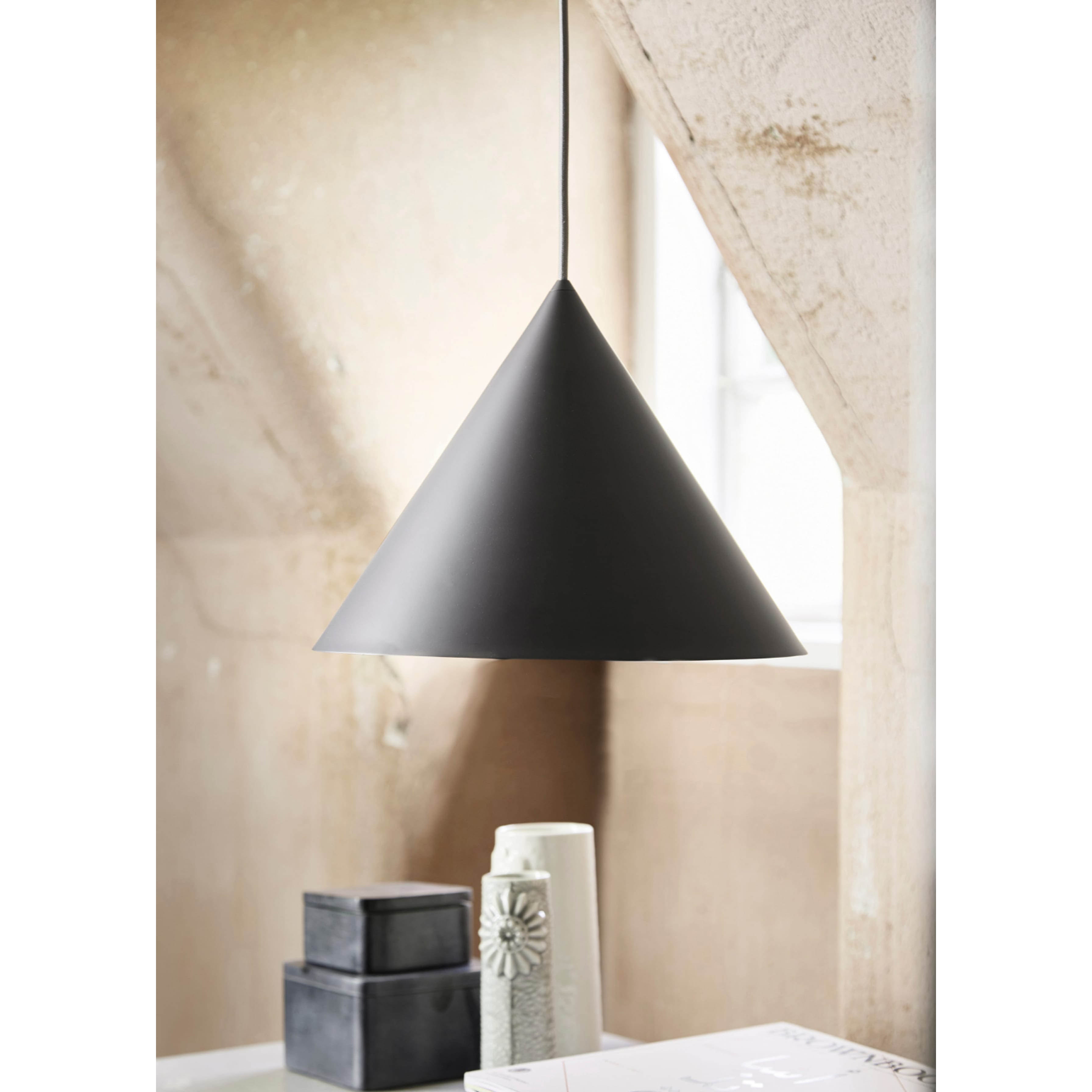 Caeluvyu Modern Minimalist Dark Metal Pendant Lamp - Neutralighting